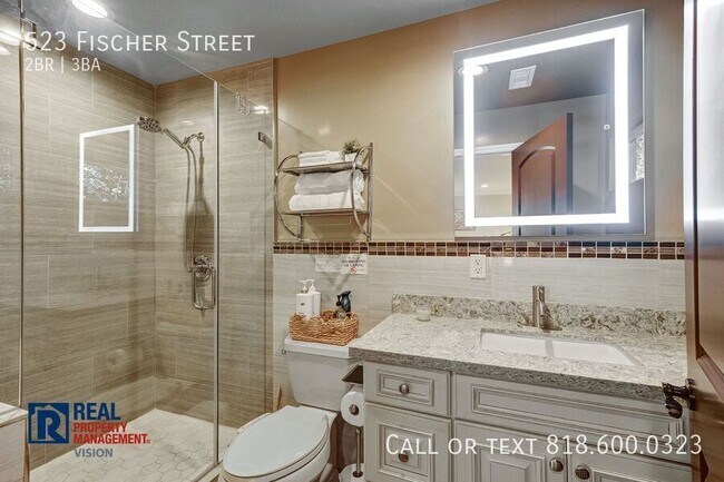 Building Photo - 523 Fischer St