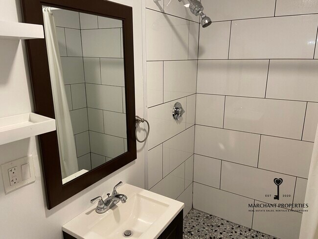 Building Photo - 40 Newton St