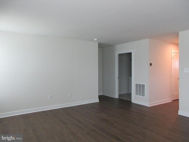 Building Photo - 383 Windflower Dr