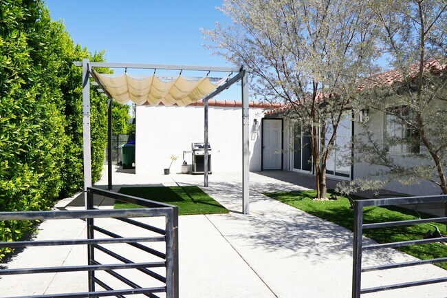 Building Photo - 33865 Cathedral Canyon Dr