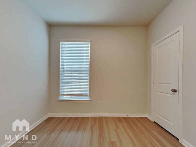 Building Photo - 15419 Maple Ter Dr