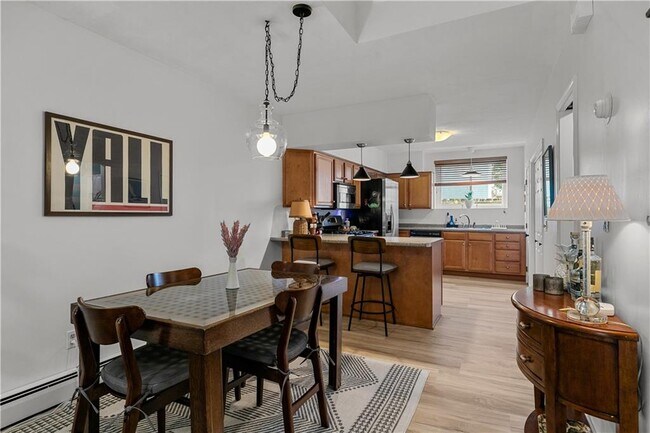 Building Photo - 26-30-30 W Narragansett Ave