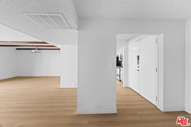Building Photo - 10535 Wilshire Blvd
