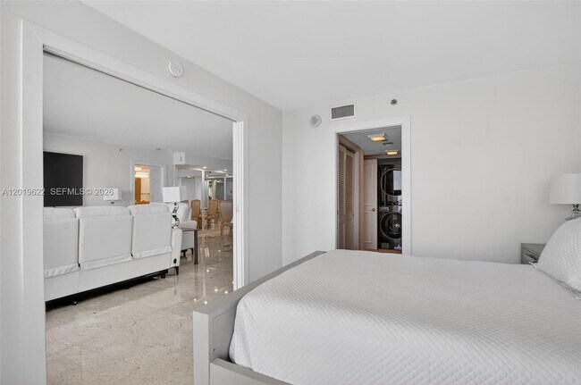 Building Photo - 4101 N Ocean Blvd