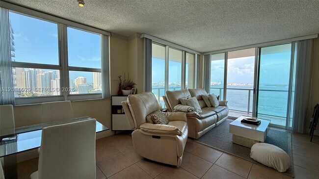 Building Photo - 1155 Brickell Bay Dr