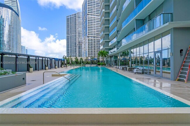 Building Photo - 77 SE 5th St