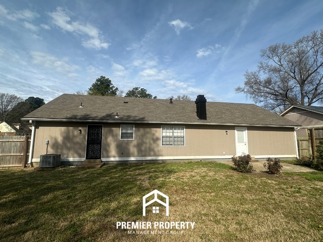 Building Photo - Charming 3BR/2BA Home in Bartlett Cove | Hardwood Floors, Fireplace & Fenced Yard