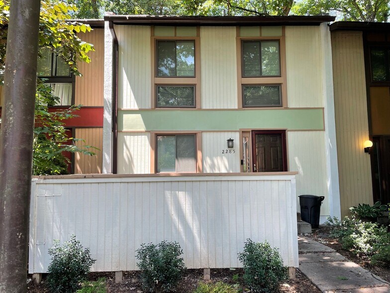 Building Photo - 2285 Emerald Heights Ct