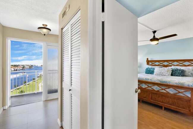 Building Photo - 3114 S Ocean Blvd