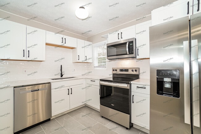 Building Photo - 5393 Centner Ln