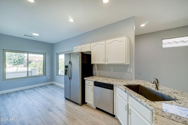 Building Photo - 16457 W Rock Springs Ln