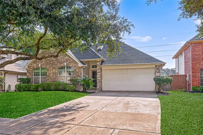 Building Photo - 16414 Sylvan Dale Dr