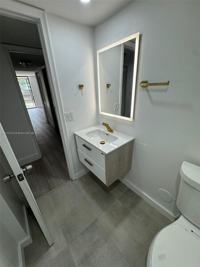 Building Photo - 20860 San Simeon Way