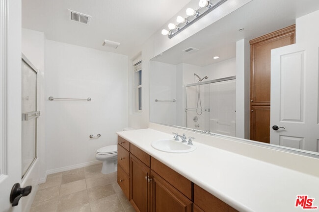 Building Photo - 6020 S Seabluff Dr