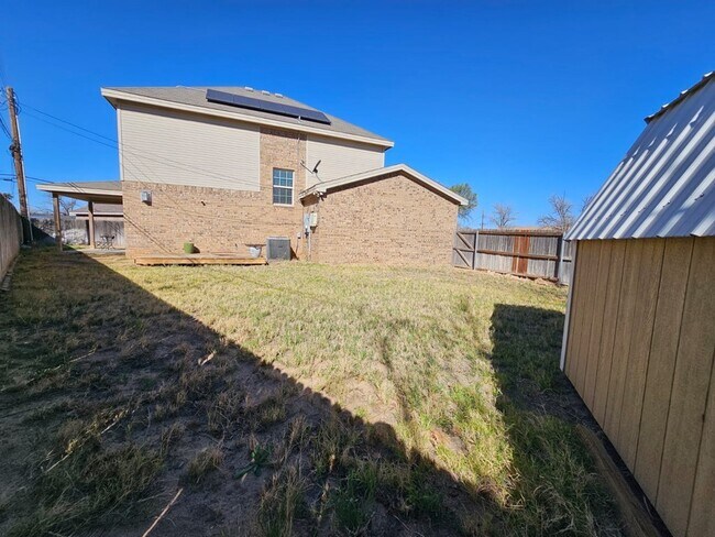 Building Photo - 604 NE Ave E Pl