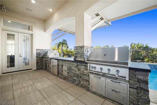 Building Photo - 9320 Tournament Canyon Dr