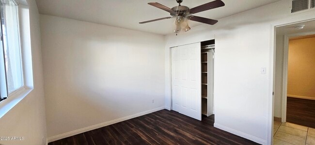 Building Photo - 3823 W Lawrence Rd