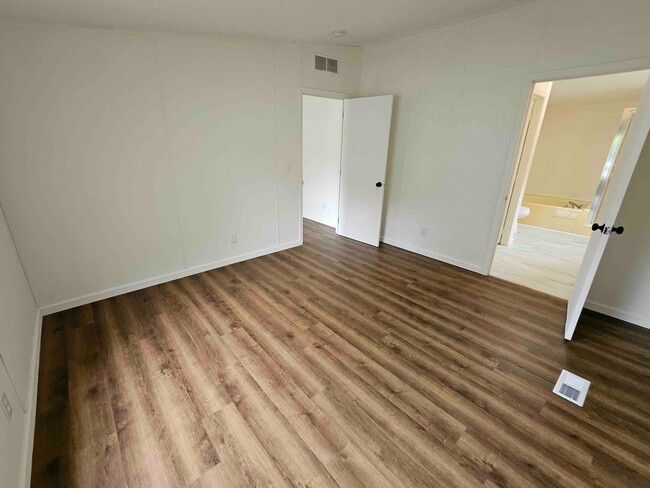 Building Photo - Newly Renovated - 3BR / 2BA - Claremont Area