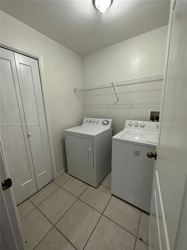 Building Photo - 507 Peerless Cir