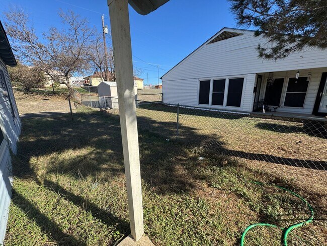 Building Photo - 2-Bedroom Duplex for Rent in Killeen