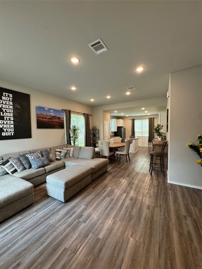 Building Photo - 710 Crystal River