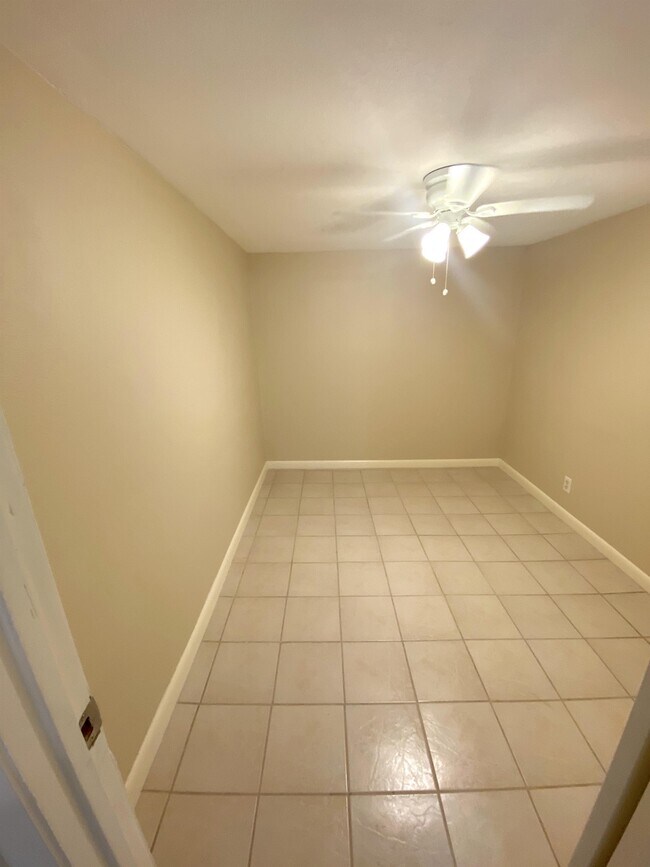 Building Photo - 8531 Stonebridge