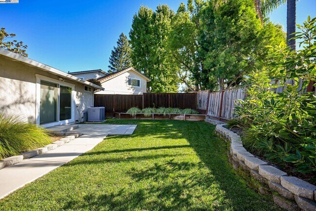 Building Photo - 2270 Bromfield Ct