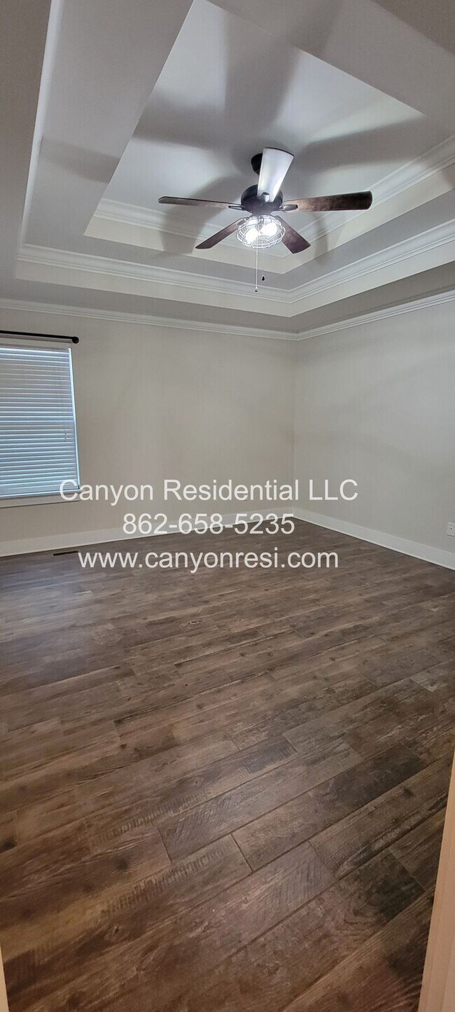 Building Photo - Nice Sized 4 Bed 3 Bath home in great location!