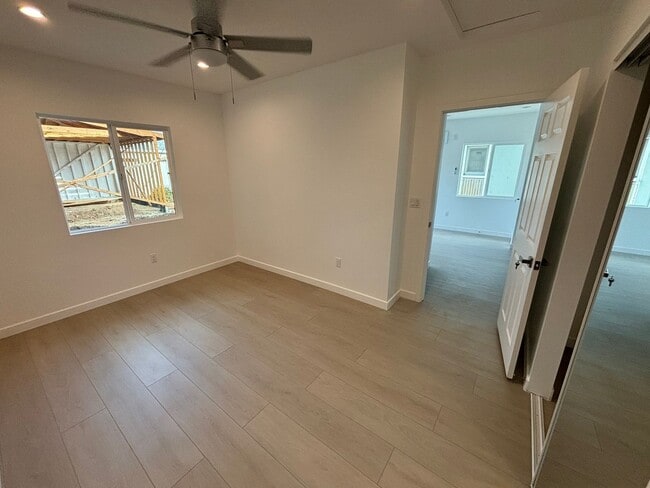 Building Photo - Eldora, 10313-10321 1/2