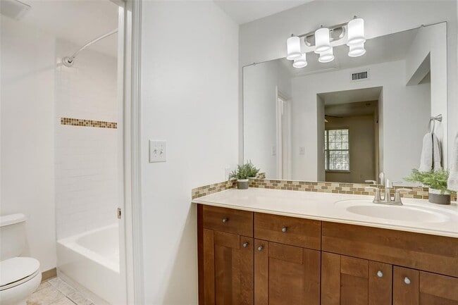 Building Photo - 7685 Northcross Dr