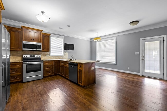 Building Photo - 175 Colonial Ct