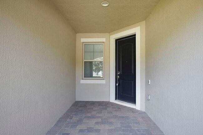 Building Photo - Elegant 2/2.5 Townhome in Guard-Gated Eagl...