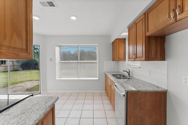 Building Photo - 16970 Mockingbird Ct