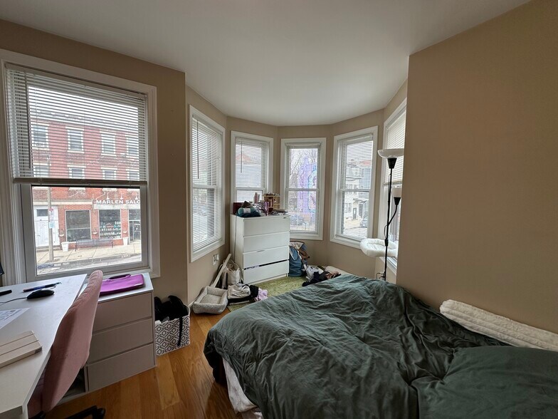 Building Photo - 53 Chelsea St