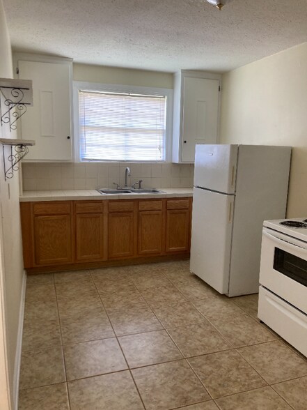 Building Photo - 1098 Cherry St