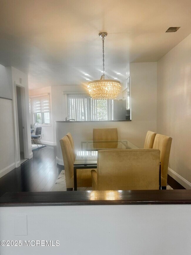Building Photo - 5 Sea Breeze Ct