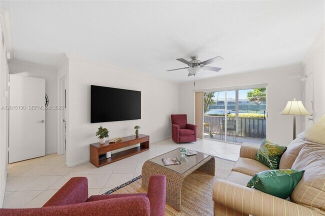 Building Photo - 6273 Bay Club Dr