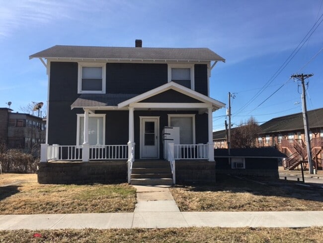 Primary Photo - 108 S College St