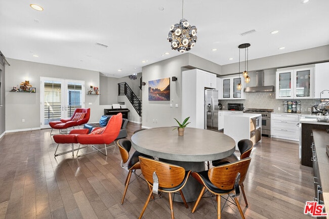 Primary Photo - 5933 W Luna Park