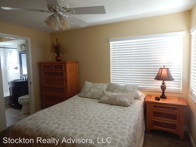Building Photo - 2 br, 2 bath House - 109 Bayshore Dr. Unit 10