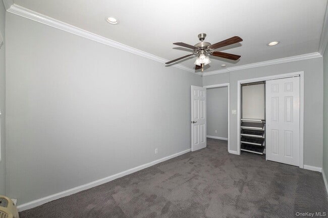 Building Photo - 427 Main St