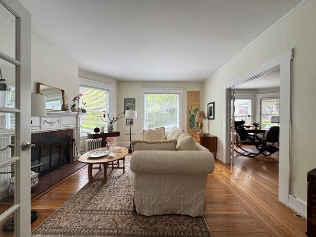 Building Photo - Spacious 2-Bedroom, 2-Bath in East Rock – Newly Renovated!