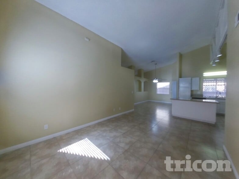 Building Photo - 2232 Ladue Dr