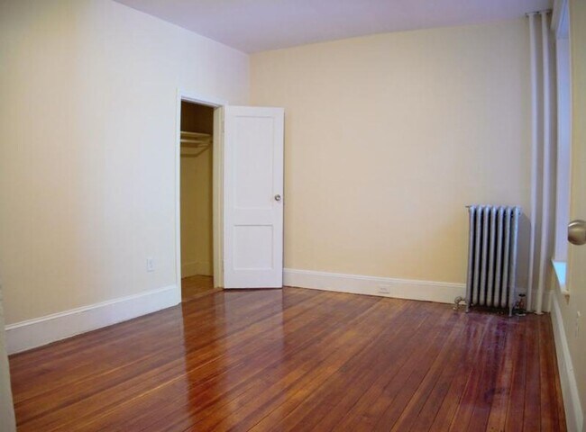 Building Photo - Spacious 2 Bed in Prime Coolidge Corner Lo...