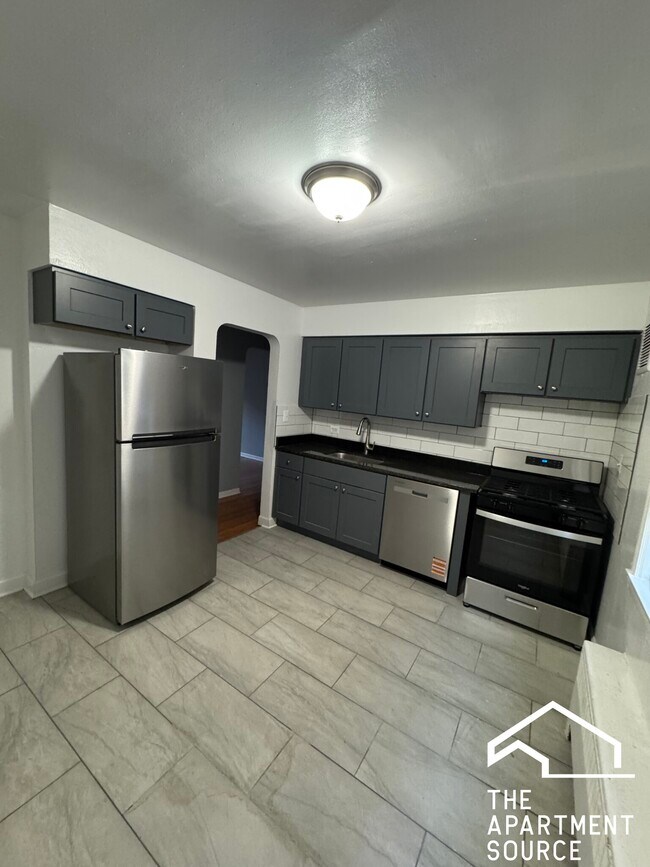 Building Photo - 6719 N California Ave