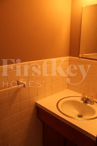 Building Photo - 5637 NE Lancaster St