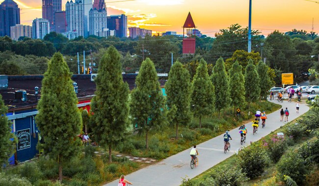 Ride along the Beltline - 10th street cycle track is one block from your door! - 898 Argonne Ave NE
