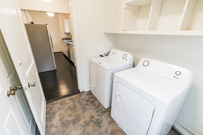 Building Photo - BRAND NEW RENOVATED HOME!