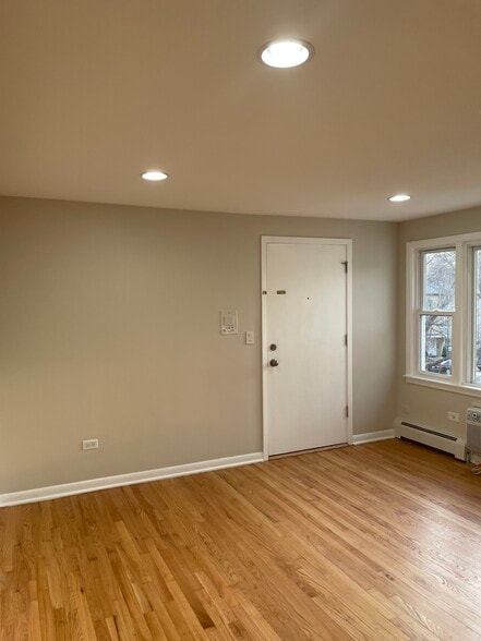 Living room - 8708 W Berwyn Ave