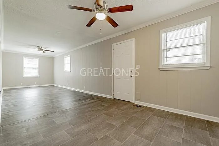 Building Photo - 1303 Whitehorse St